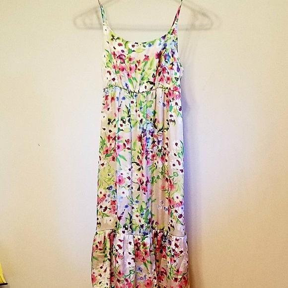 Old Navy silky flowered maxi dress   - Picture 2 of 8